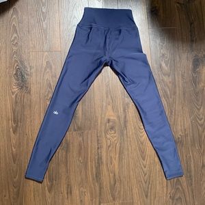 Alo airlift leggings in navy size small worn once